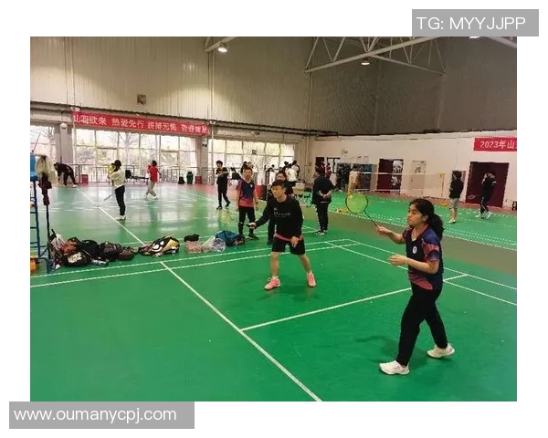 成都羽毛球队战术解析:如何在比赛中提升团队协作与个人技术 成都羽毛球队战术解析:如何在比赛中提升团队协作与个人技术