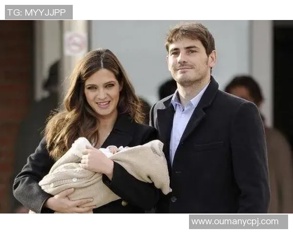 足球明星背后的女人各位太太的名字与故事揭秘